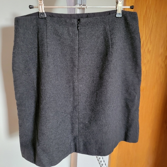 Uniqlo Dark Gray Wool Mini Skirt WITH POCKETS - Picture 4 of 6